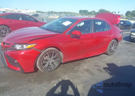 2021 Toyota Camry Se z USA, uszkodzony, nr VIN 4T1G11AK1MU465107